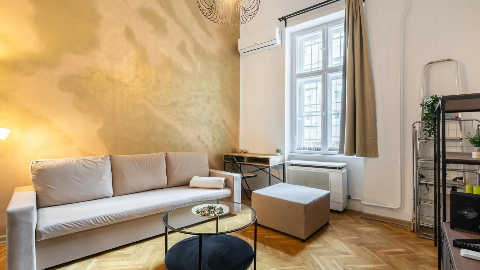 Elizabeth Gold Apartment Budapest